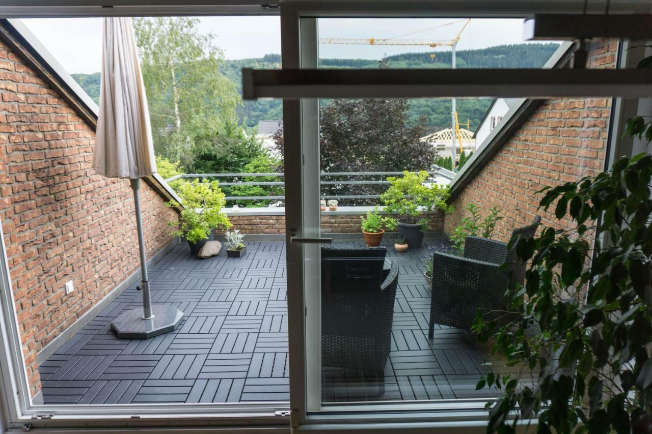 Moderne 70 Qm Wohnung Mit Grosser Dachterrasse Kinheim Bagian luar foto
