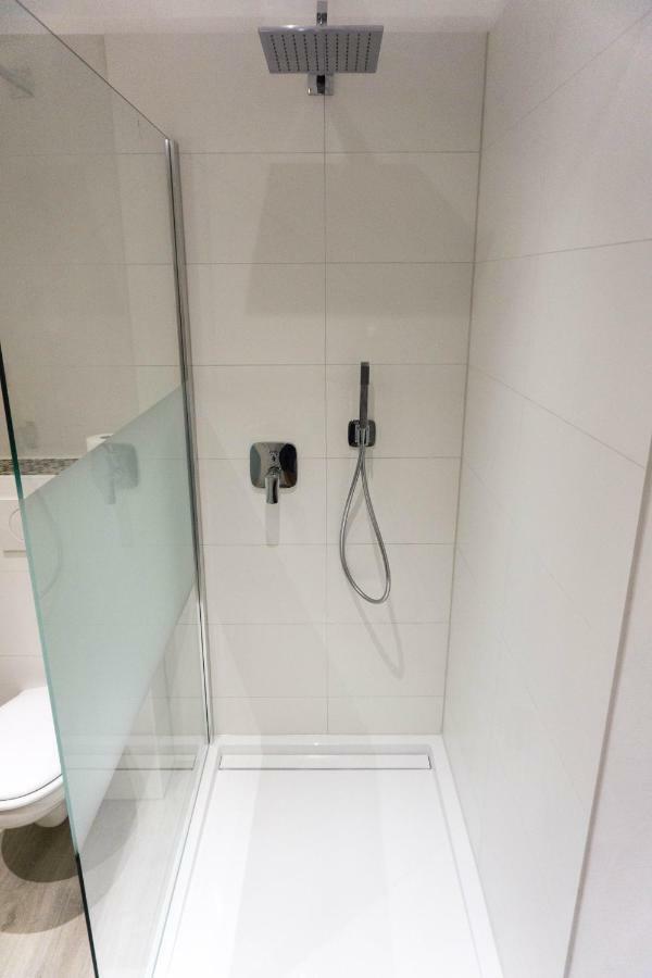 Moderne 70 Qm Wohnung Mit Grosser Dachterrasse Kinheim Bagian luar foto