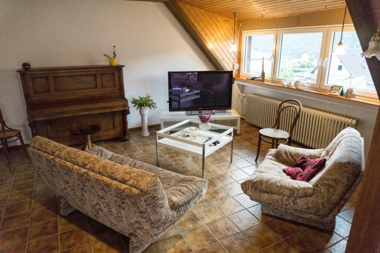 Moderne 70 Qm Wohnung Mit Grosser Dachterrasse Kinheim Bagian luar foto