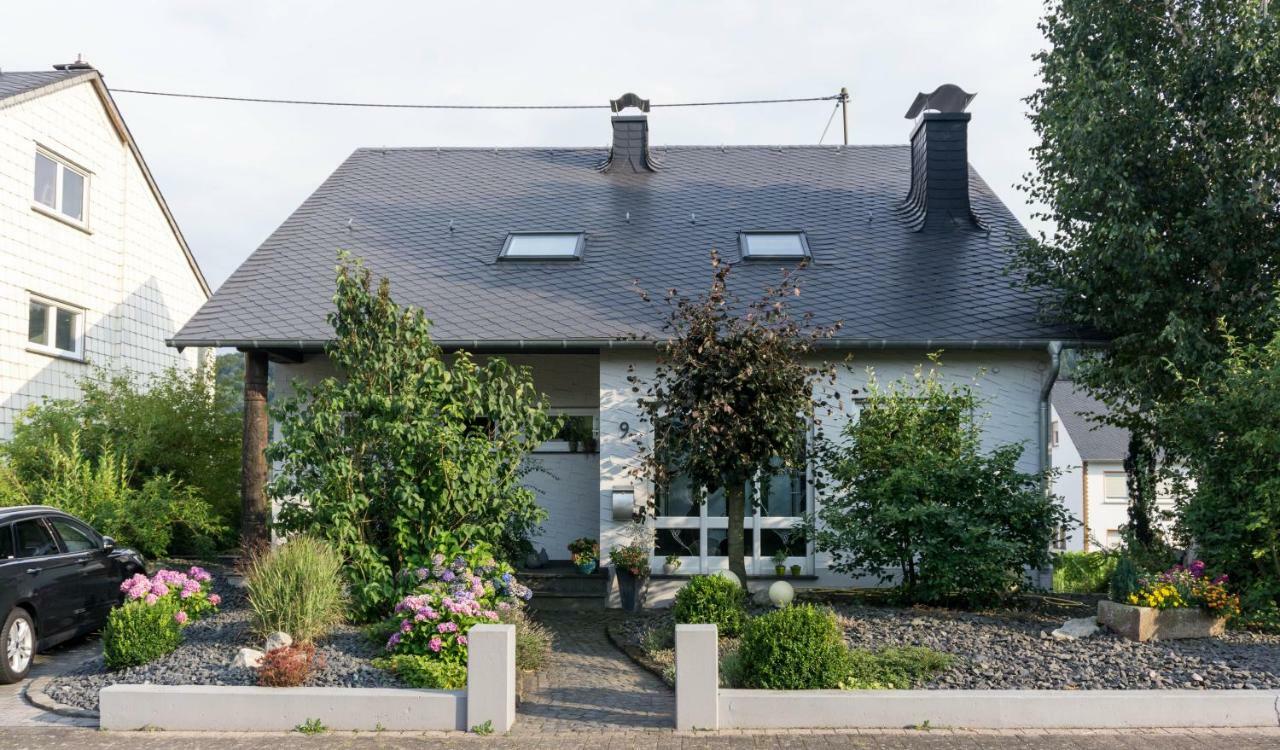 Moderne 70 Qm Wohnung Mit Grosser Dachterrasse Kinheim Bagian luar foto
